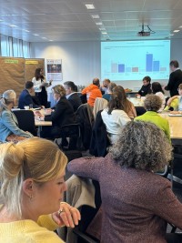 Foto: Das Publikum und die Ergebnispräsentation.