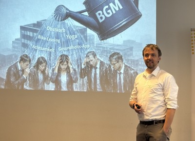 Mika Fischer bei seinem Vortrag.