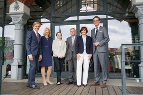 Hansjörg Lüttke (KWB), Susanne Sabisch-Schellhas (KWB/ddn), Dr. Melanie Leonhard (BASFI), Rudolf Kast (ddn), Martina Schmeink (ddn) und Kristian Tangermann (BMAS)